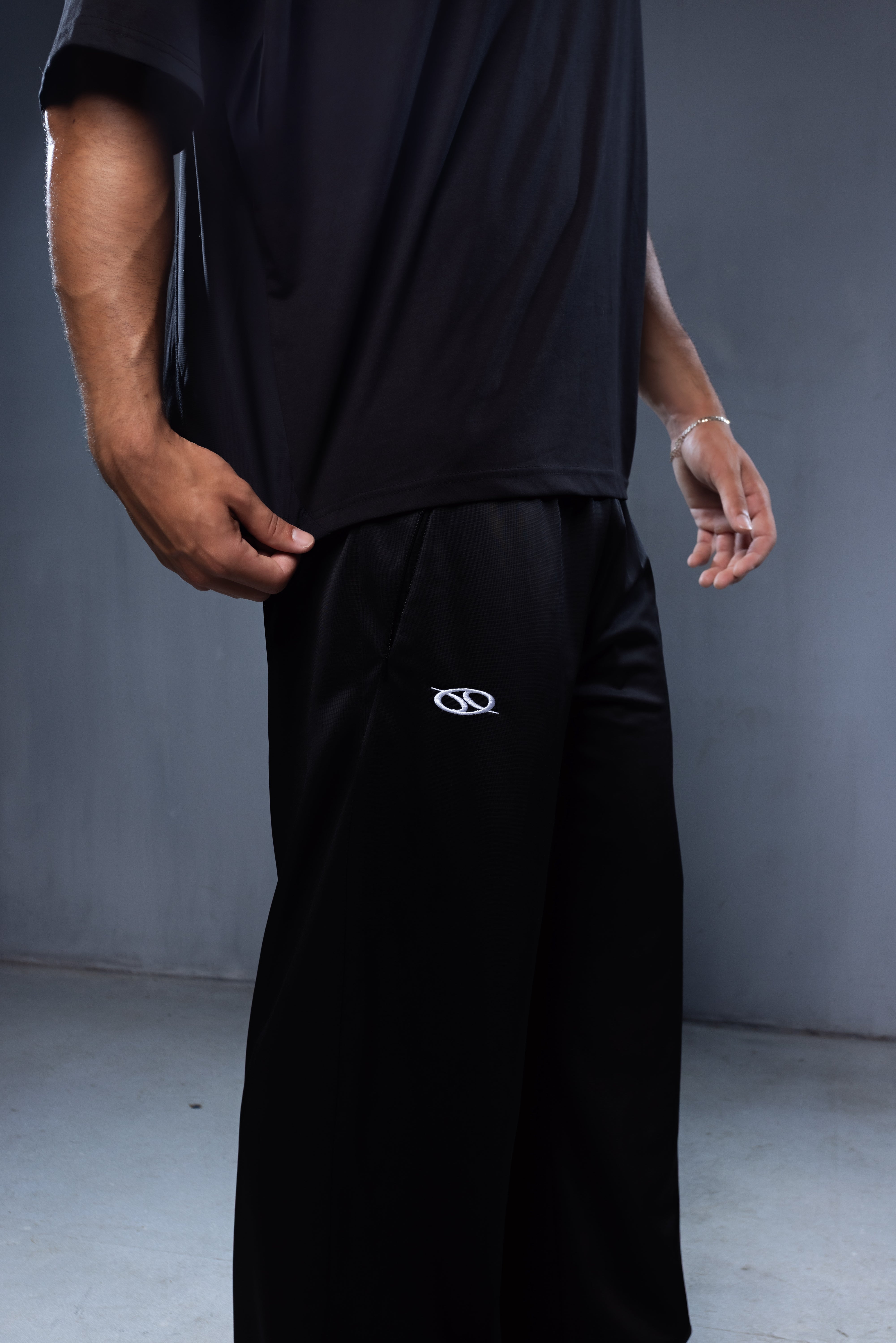 FLOW SWEATS